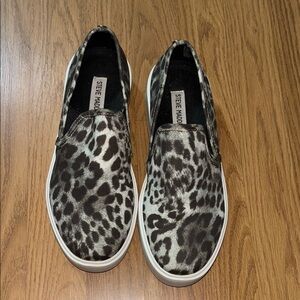 Steve Madden Animal Print Slip On 8.5 EUC